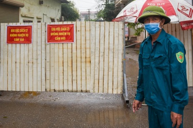 Cảnh "nội bất xuất, ngoại bất nhập" tại điểm cách ly 1.400 người