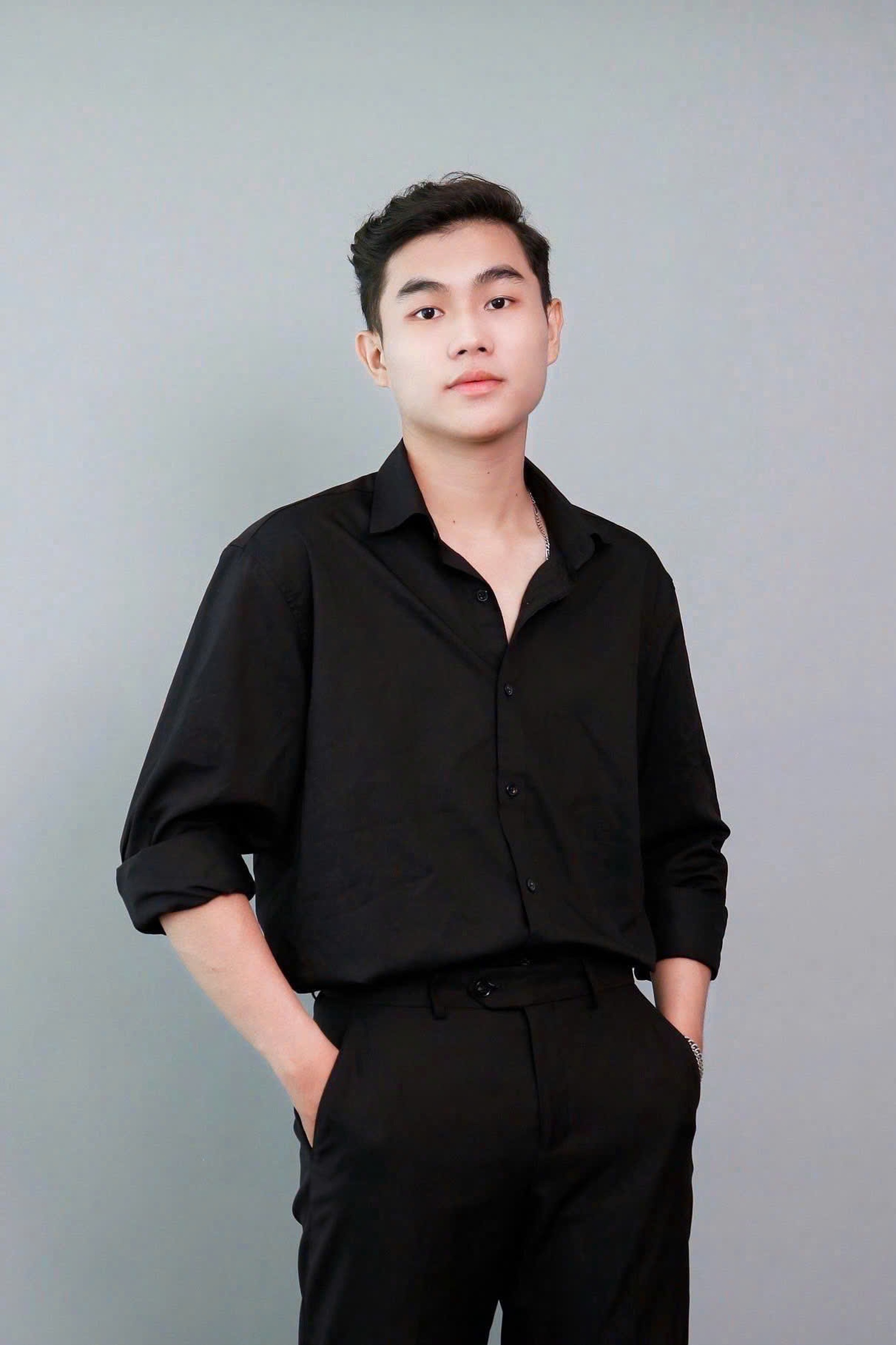A group of handsome men and beautiful women were carefully selected to participate in the April 30th parade - 7 Dàn trai xinh, gái đẹp được tuyển chọn gắt gao tham gia diễu binh 30/4 - 7