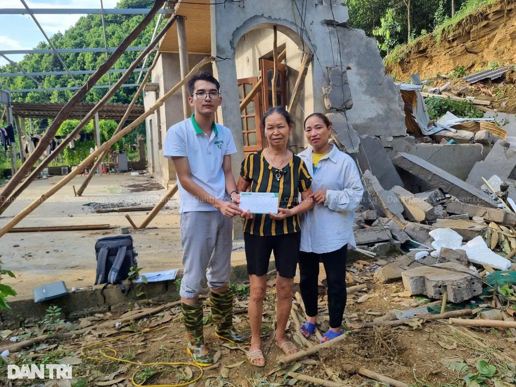 Báo Dân trí trao nóng 30 triệu đồng đến gia đình thiệt hại nặng tại Yên Bái - 15 Báo Dân trí trao nóng 30 triệu đồng đến gia đình thiệt hại nặng tại Yên Bái - 15