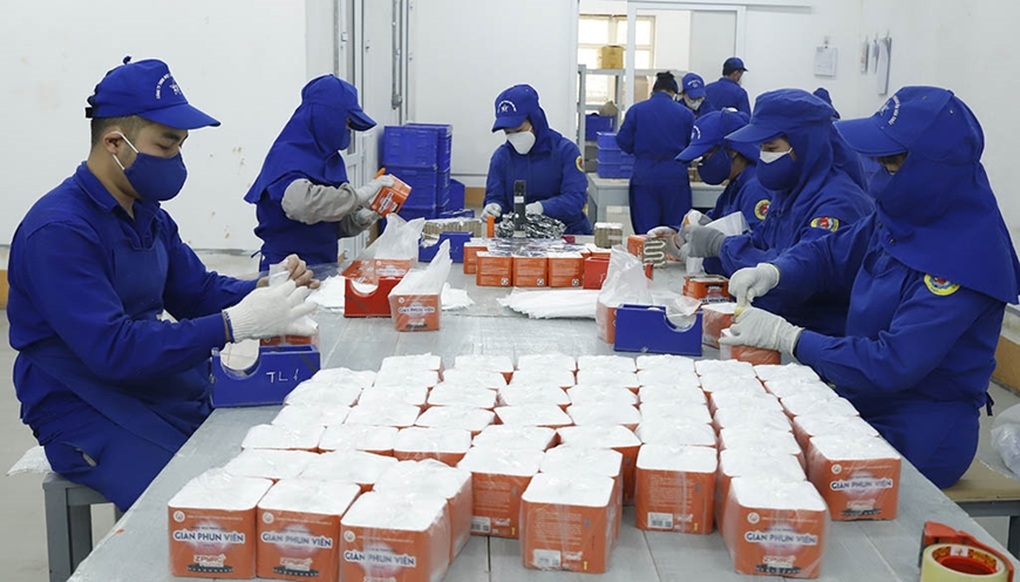 Hai thanh niên bị bắt vì mua bán 5 khối pháo hoa nổ - 2 Hai thanh niên bị bắt vì mua bán 5 khối pháo hoa nổ - 2