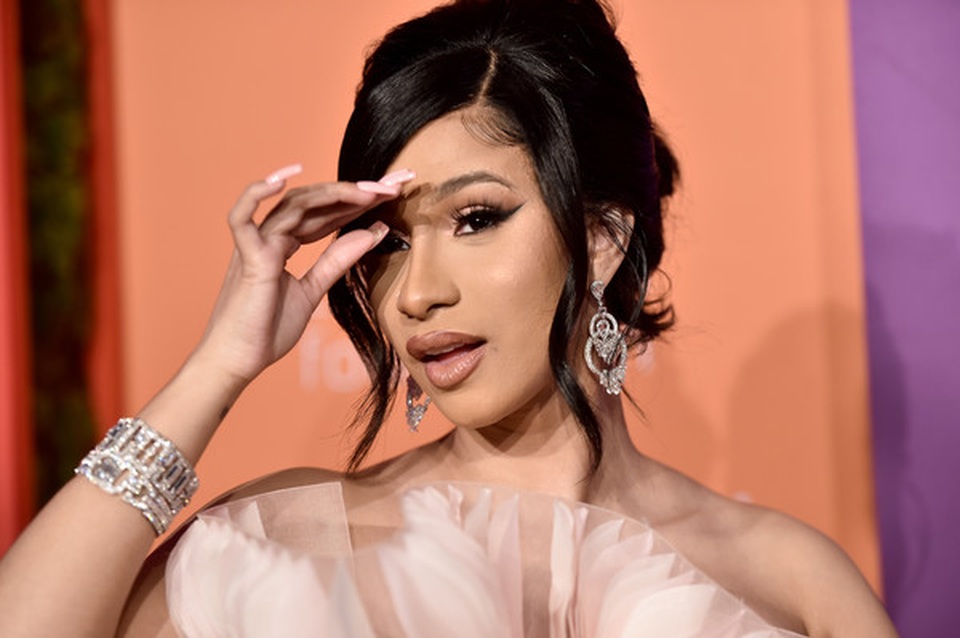 Cardi B quá khác lạ khi không trang điểm - 8