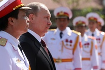 Tổng thống Putin đặt vòng hoa tại Đài tưởng niệm các Anh hùng liệt sĩ 