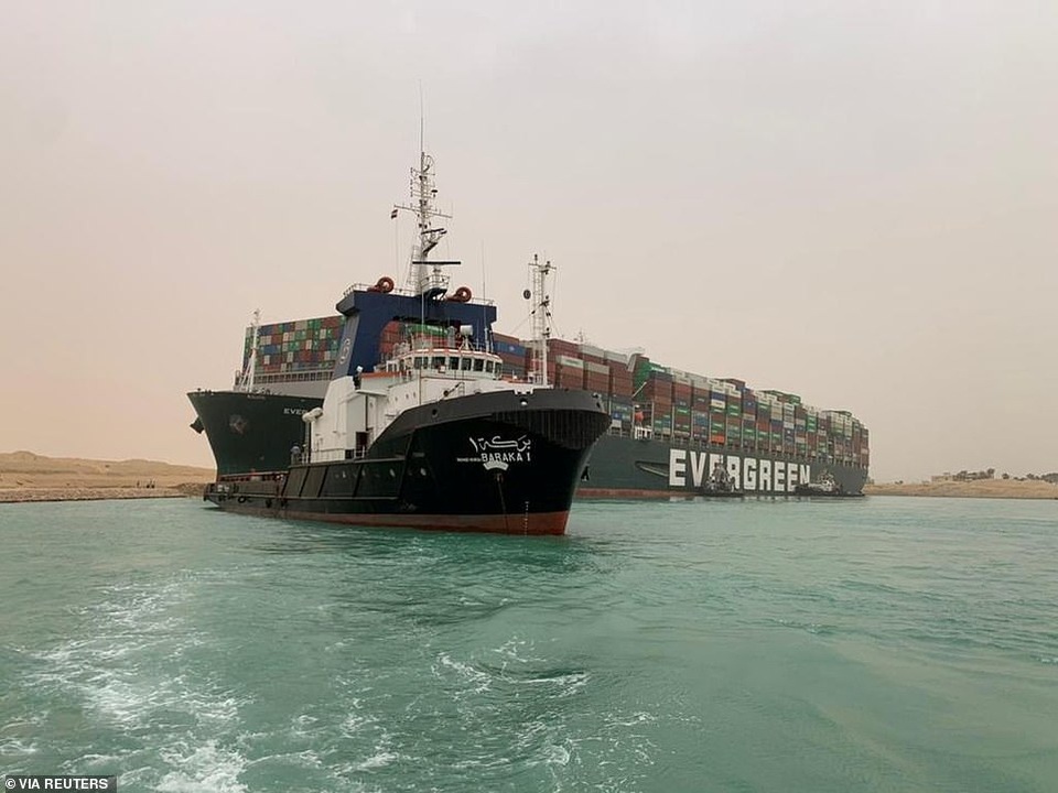 Chạy đua giải cứu kênh đào Suez bị siêu tàu hàng án ngữ - 5 Chạy đua giải cứu kênh đào Suez bị siêu tàu hàng án ngữ - 5
