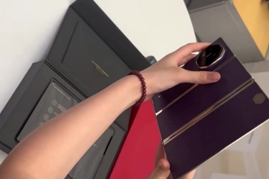 Mở hộp và trải nghiệm thực tế smartphone màn hình gập ba Mate XTs