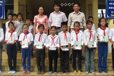 1.000 cuốn vở đến với 5 trường vùng sâu tỉnh Bạc Liêu