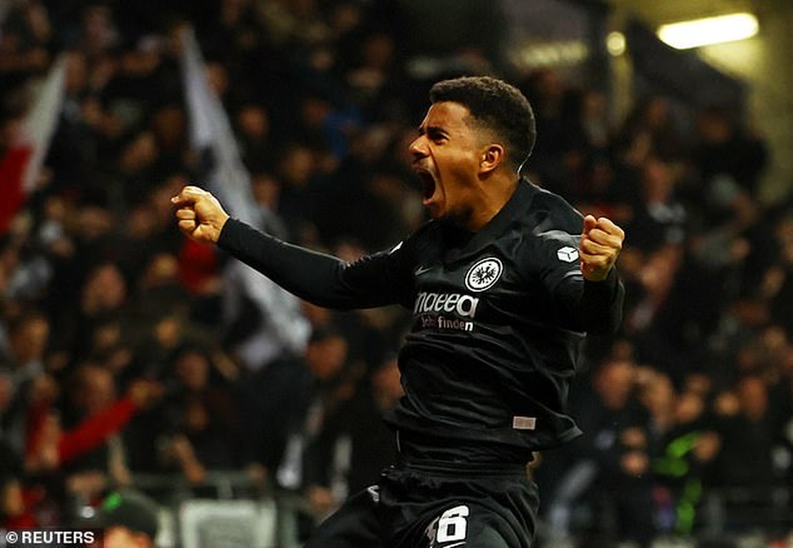 Torres ghi bàn, Barcelona hòa may mắn ở tứ kết lượt đi Europa League - 2 Torres ghi bàn, Barcelona hòa may mắn ở tứ kết lượt đi Europa League - 2
