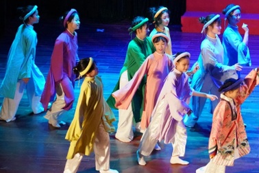 Gần 100 vũ công nhí kể giấc mơ bằng múa đương đại, hiphop