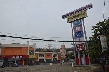 Nhiều tiệm vàng, ngân hàng trong siêu thị Maximark Cộng Hòa bị trộm đột nhập