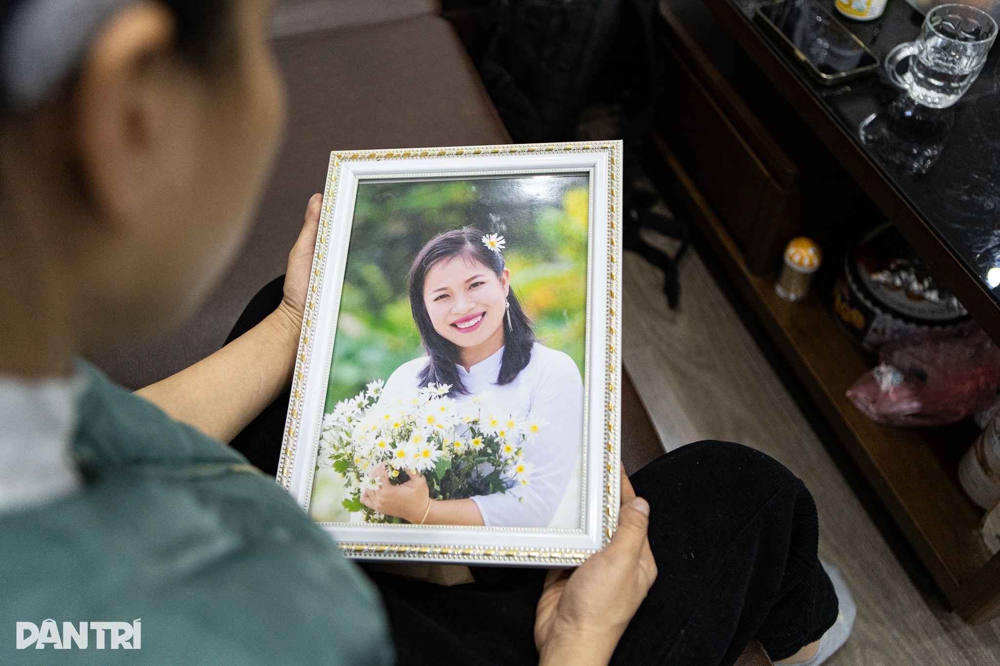 Chuyện về người phụ nữ Hà Nội hai lần chụp ảnh thờ cho chính mình - 5 Chuyện về người phụ nữ Hà Nội hai lần chụp ảnh thờ cho chính mình - 5