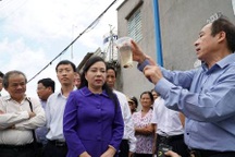 Bộ trưởng Y tế “vi hành” vào ổ dịch sốt xuất huyết
