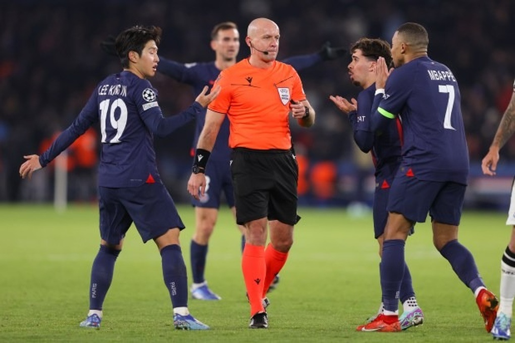 Giúp PSG thoát thua, trọng tài VAR nhận án phạt của UEFA - 2 Giúp PSG thoát thua, trọng tài VAR nhận án phạt của UEFA - 2