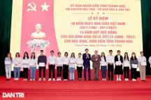 Một gia đình giáo sư 15 năm gây quỹ học bổng cho học sinh nghèo