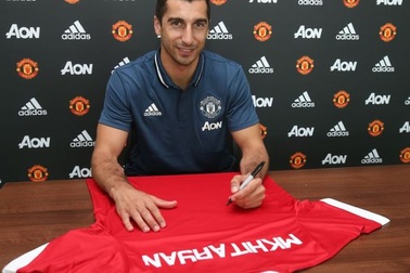 Các "đại gia" tại Premier League đã mua bán những gì?