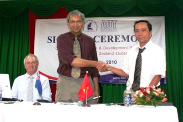 ĐH KHTN TPHCM hợp tác đào tạo với ĐH New Zealand 