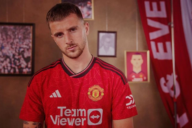 Man Utd chính thức công bố "bom tấn" đầu tiên