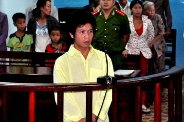 Hiếp dâm bé gái hàng xóm 3 lần, lãnh 15 năm tù