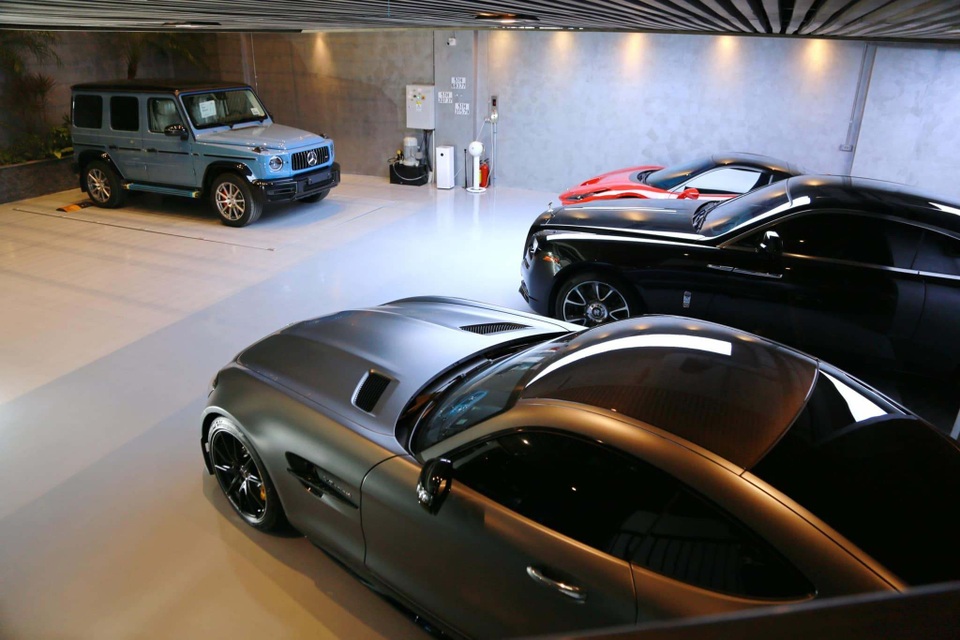 Bên trong garage siêu xe hoành tráng của giới đại gia Việt - 4 Bên trong garage siêu xe hoành tráng của giới đại gia Việt - 4