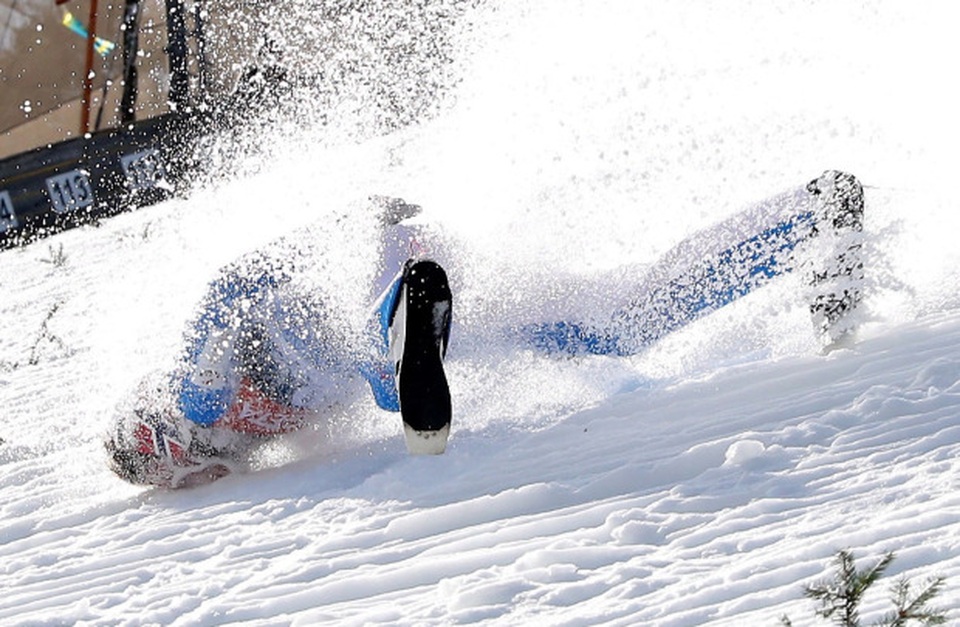 Vận động viên từng nhảy xa hơn 243m suýt mất mạng vì cú tiếp đất lỗi - 2 Vận động viên từng nhảy xa hơn 243m suýt mất mạng vì cú tiếp đất lỗi - 2