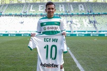 Báo Indonesia: “Văn Hậu nên học theo Messi xứ Vạn đảo”