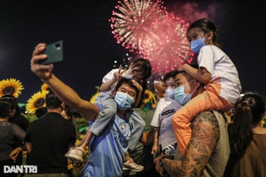 TPHCM bắn pháo hoa năm mới 2024 tại hai điểm