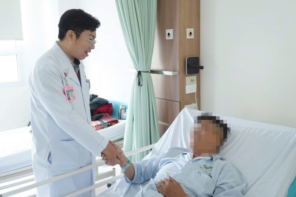 Bơm silicon lỏng vào dương vật, người đàn ông ở TPHCM phải đi cấp cứu - 1