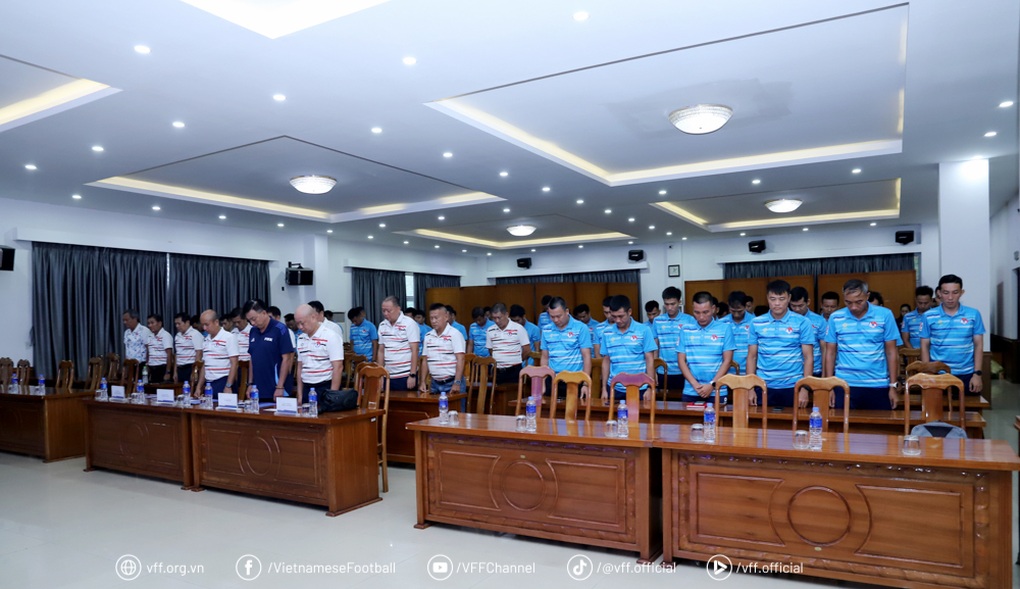 Chủ tịch VFF nhắn nhủ các trọng tài giám sát bản thân nghiêm túc hơn - 3 Chủ tịch VFF nhắn nhủ các trọng tài giám sát bản thân nghiêm túc hơn - 3