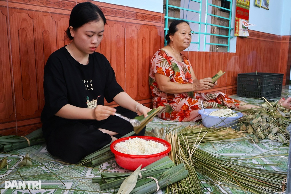 Gói bánh ú tro dịp Tết Đoan Ngọ, một ngày làm bỏ túi tiền triệu - 3 Gói bánh ú tro dịp Tết Đoan Ngọ, một ngày làm bỏ túi tiền triệu - 3