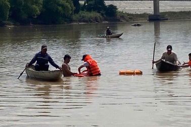 Hai học sinh tử nạn trên sông