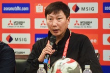 HLV Kim Sang Sik: "Tuyển Việt Nam sẽ nỗ lực thắng Malaysia"