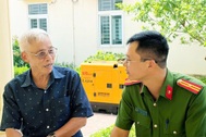 Ông lão 75 tuổi đạp xe gần 800km đi xét nghiệm ADN tìm 2 anh trai liệt sĩ