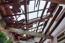 Dông lốc làm tốc mái nhiều nhà dân, Quảng Ngãi cấm tàu thuyền ra biển