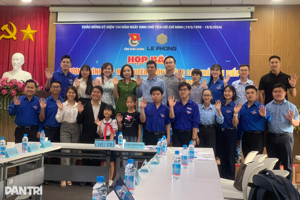 Bình Dương tuyên dương 25 công dân trẻ tiêu biểu và triển vọng 2024 - 2 Bình Dương tuyên dương 25 công dân trẻ tiêu biểu và triển vọng 2024 - 2