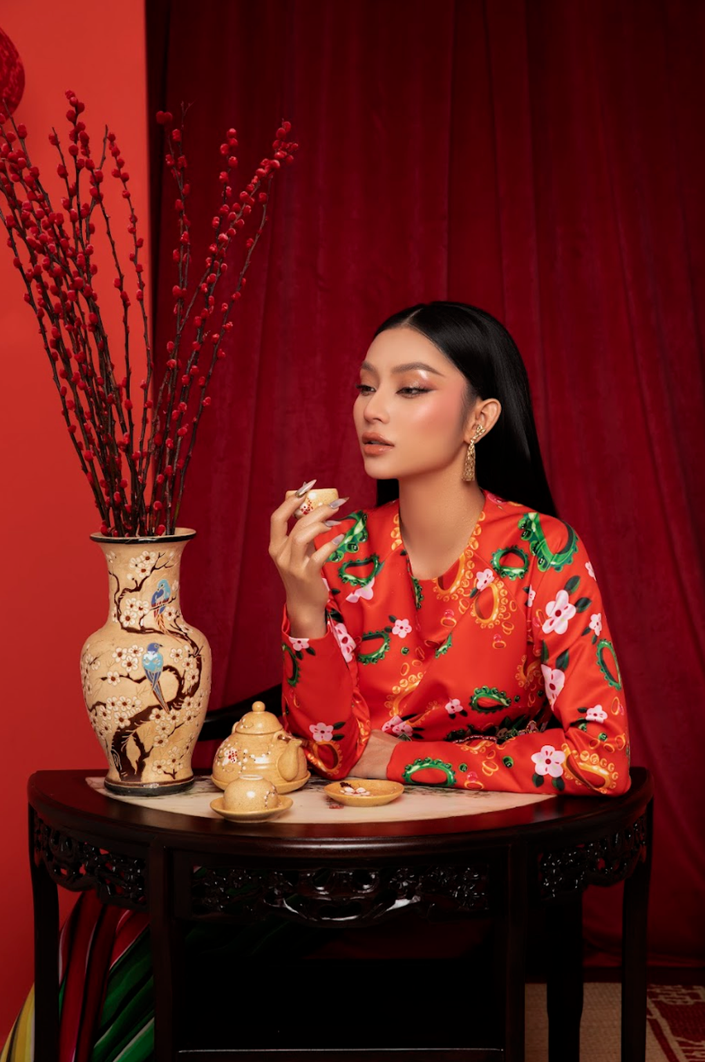 Á hậu Lâm Thu Hồng khoe vẻ đẹp sắc sảo, rực rỡ trong bộ ảnh Tết - 1 Á hậu Lâm Thu Hồng khoe vẻ đẹp sắc sảo, rực rỡ trong bộ ảnh Tết - 1