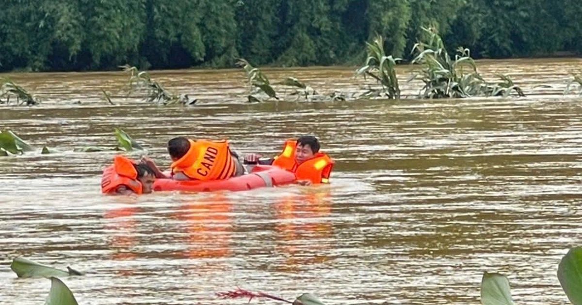 Cứu Hộ Khẩn Cấp: 8 Người Thoát Chết Giữa Dòng Lũ Lai Châu, Hàng Chục Hộ Dân Bị Di Dời