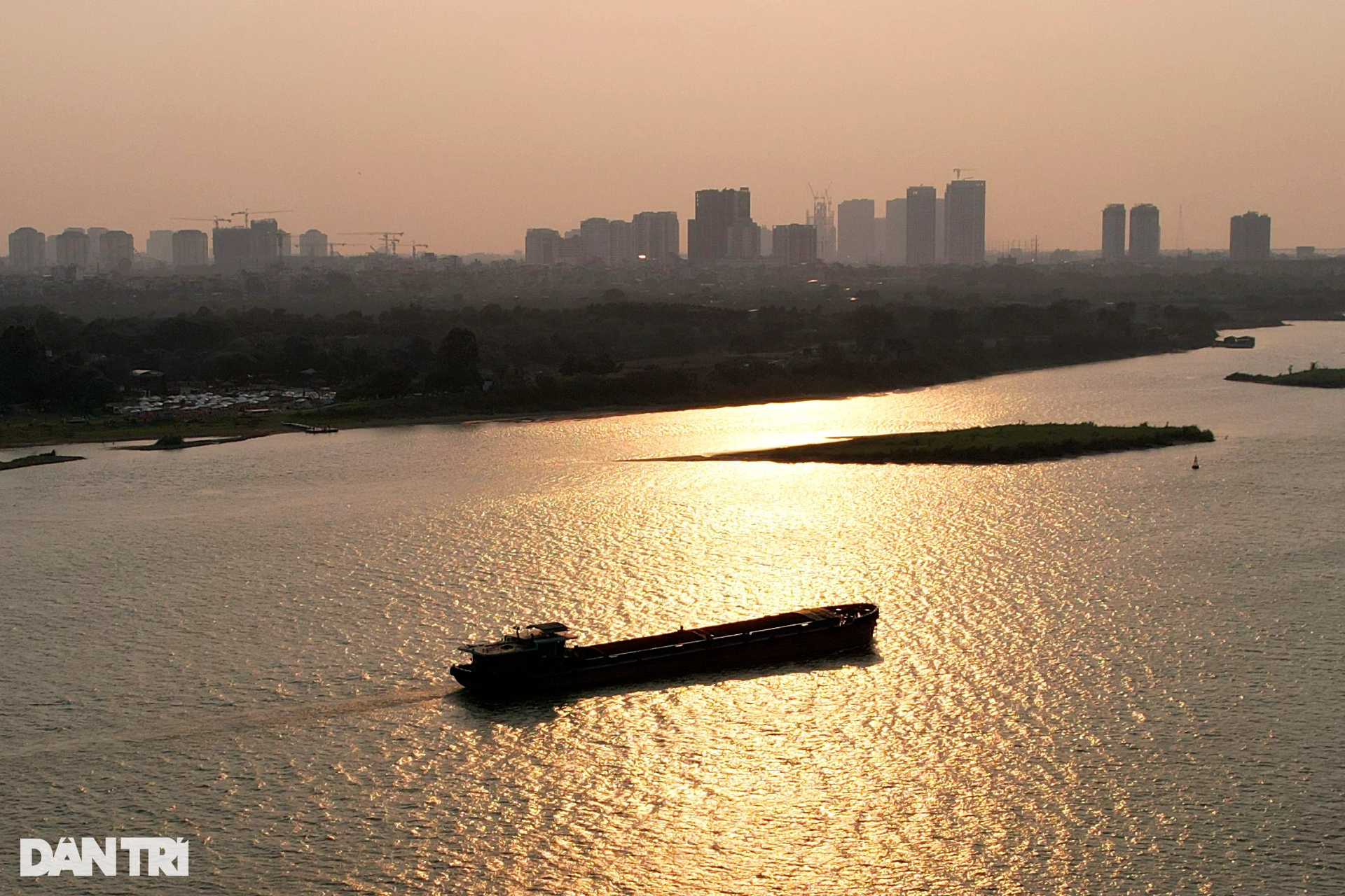 Ngắm những buổi hoàng hôn rực rỡ trên sông Hồng - 3 Ngắm những buổi hoàng hôn rực rỡ trên sông Hồng - 3