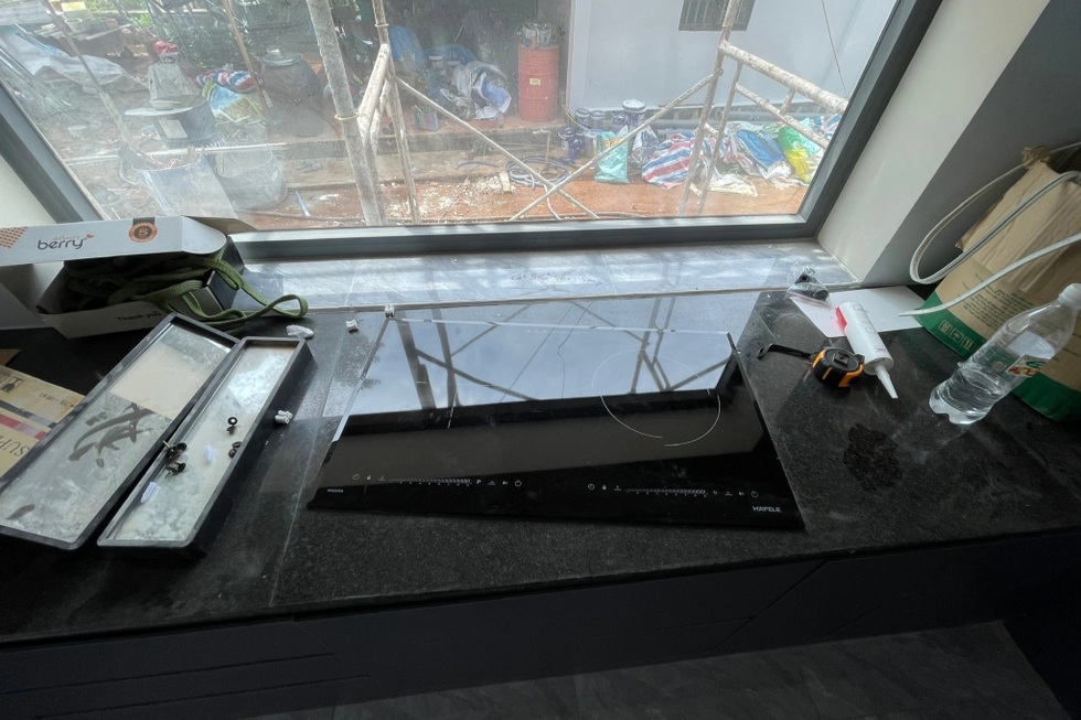 Dở khóc dở cười tin thầy phong thủy: Cầu thang tí hon, bếp lệch vẹo người - 1 Dở khóc dở cười tin thầy phong thủy: Cầu thang tí hon, bếp lệch vẹo người - 1