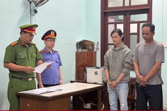 Bắt giam 2 đối tượng hành hung tài xế taxi công nghệ