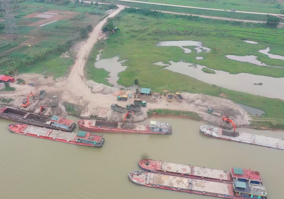 Thấy gì sau “tối hậu thư” về dòng sông Đuống đang “lở loét”, quằn quại? - 5 Thấy gì sau “tối hậu thư” về dòng sông Đuống đang “lở loét”, quằn quại? - 5