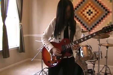 Bản nhạc “Canon in D” được biểu diễn theo phong cách rock sôi động