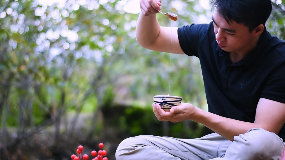 Bỏ phố về quê, hai chàng trai bán tài sản xây căn bếp hút triệu lượt xem - 7