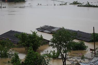 Tưởng niệm 128 đồng bào tử nạn trong bão Linda 20 năm trước