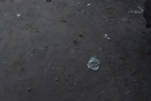 Binh sĩ Ukraine chơi bóng đá bên trong pháo đài Bakhmut