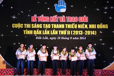 Trao giải cuộc thi sáng tạo thanh thiếu niên nhi đồng tỉnh Đắk Lắk năm 2014