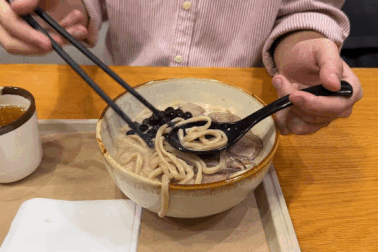 Mì trà sữa trân châu bắp bò đang gây sốt có gì đặc biệt?