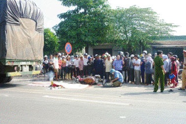 Xe container cán chết người rồi bỏ trốn