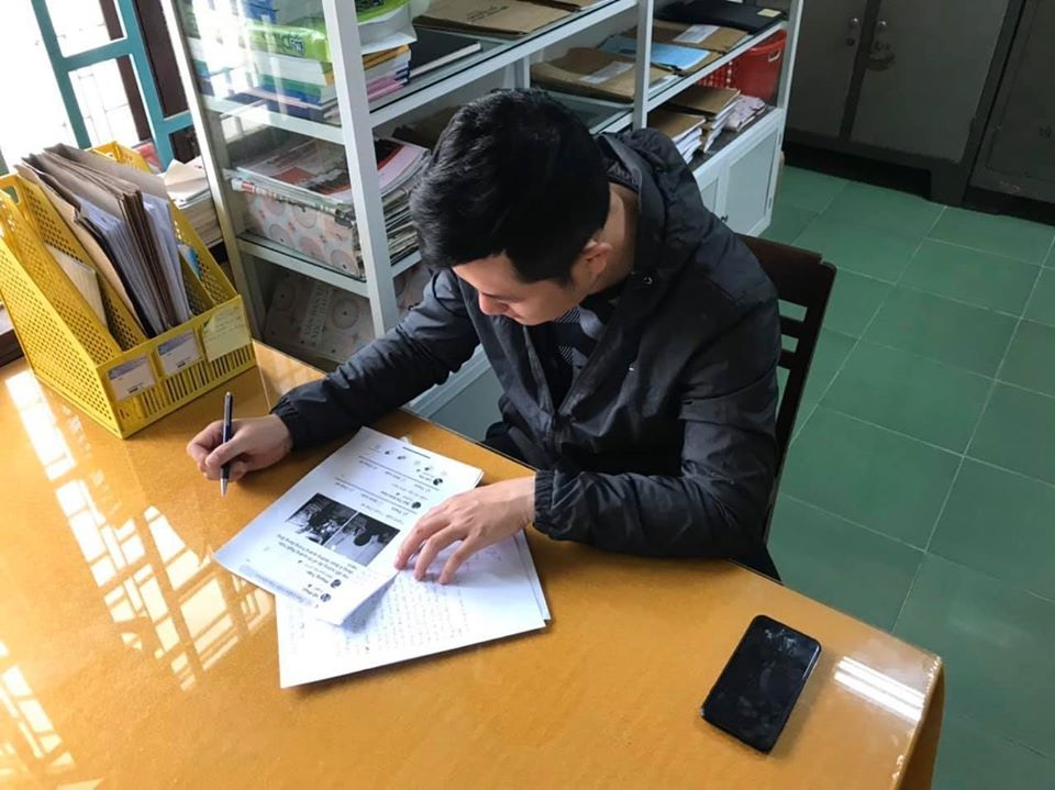 Công an làm việc với người đăng tin thất thiệt về gã ăn xin mặt đen - 2