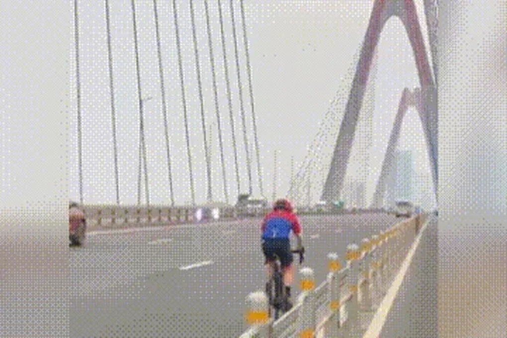 Suýt gặp họa vì xe đạp đua trên cao tốc: Có lệnh cấm, sao vẫn bất chấp? - 1 Suýt gặp họa vì xe đạp đua trên cao tốc: Có lệnh cấm, sao vẫn bất chấp? - 1