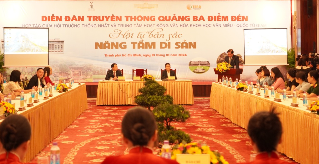 Bài học từ Văn Miếu và Dinh Độc Lập: Du lịch di sản Bài học từ Văn Miếu và Dinh Độc Lập: Du lịch di sản