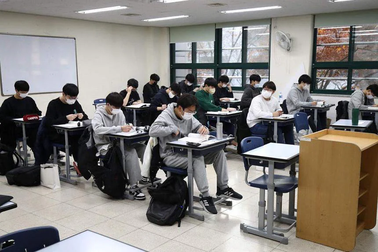 Hàn Quốc cấm bay, tránh gây ồn cho kỳ thi đại học