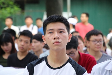 “Ông bà làm nông dân, bố mẹ là công nhân, em nên học ngành gì?”